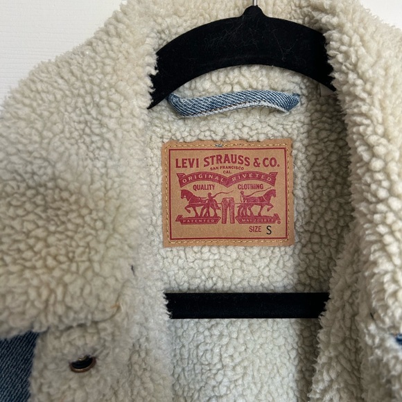 Levi's Cream Sherpa Lined Denim Jacket - Picture 2 of 3